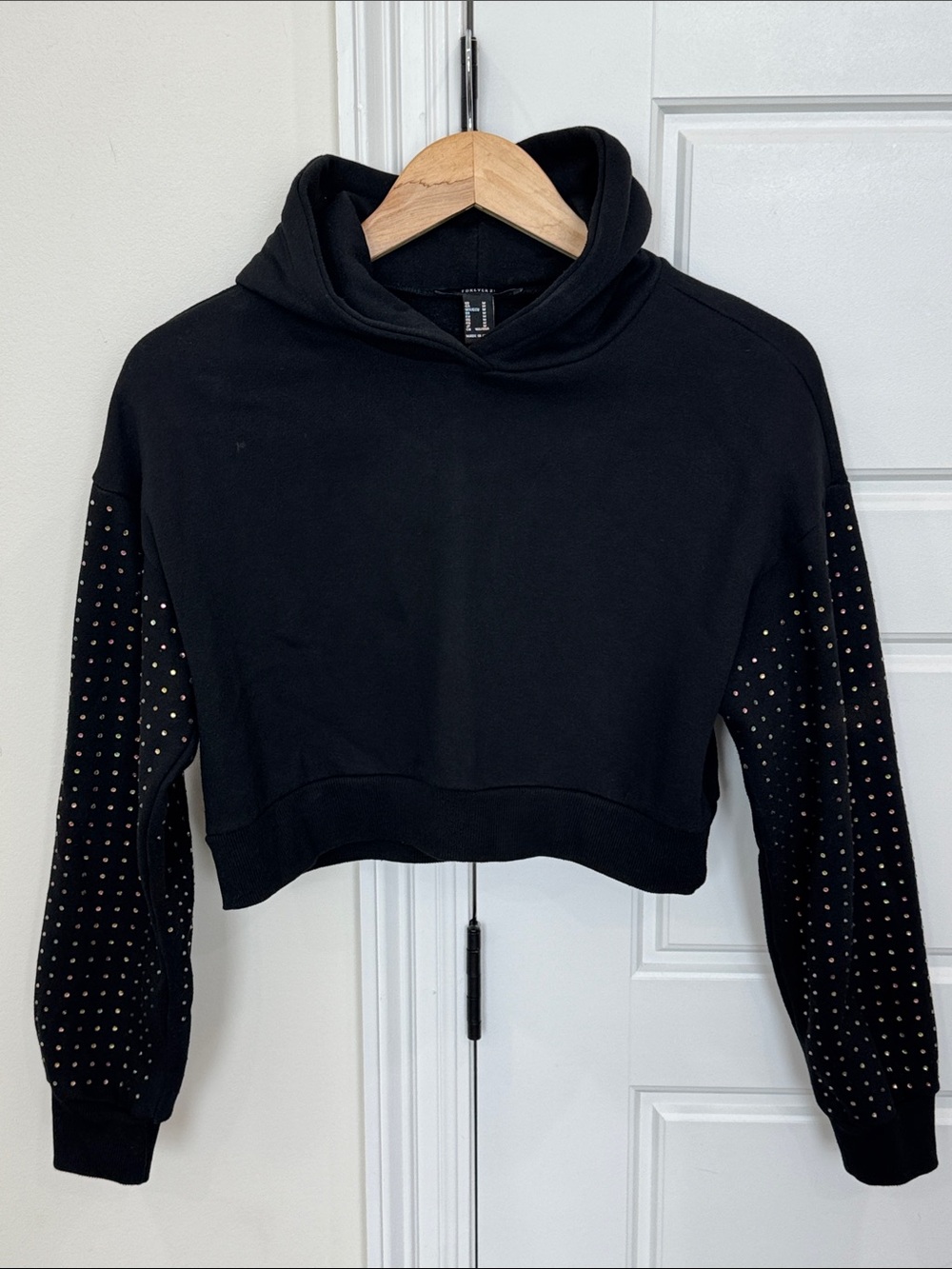 Juniors Black Cropped Hoodie W/Rhinestone Sleeves Casual Chic Trendy, sz Medium